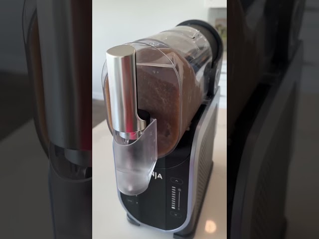 Vídeo relacionado con KESSER Slush - Máquina para hacer granizados (2 L, para granizados, cócteles helados, frappés, batidos de leche y zumo congelado, en 25 minutos y con 6 programas, incluye 3 vasos y libro de recetas
