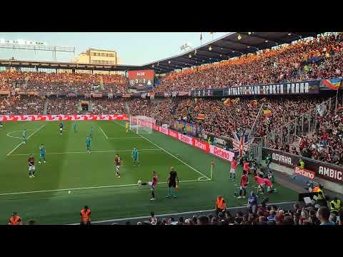 AC Sparta Praha - Shamrock Rovers FC 30.7.2024 (4:2) - fandí celá Letná - šály