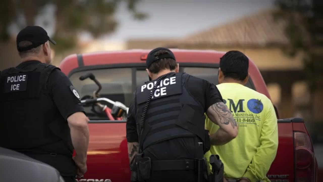 NYC officials gives workers leeway to allow immigration agents on city property