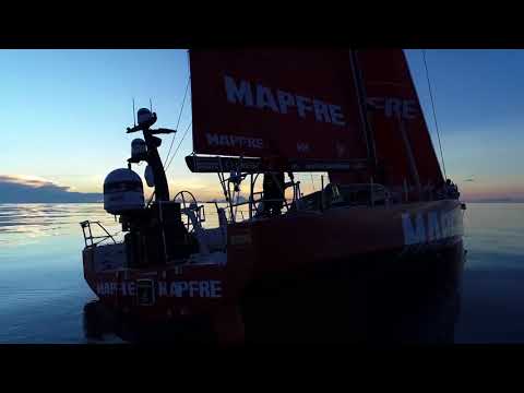 NO WIND / CALMA TOTAL. El paso por los Doldrums, a vista de dron