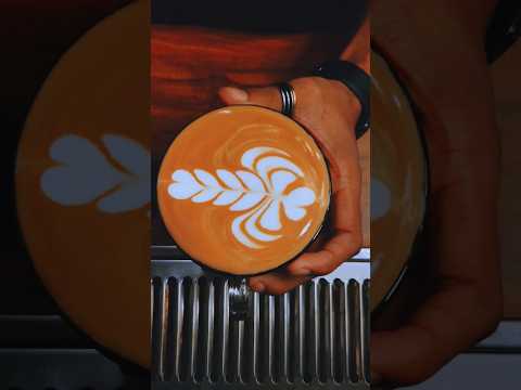 Café Latte Art Tulipa Invertida #bongbarista #coffee #barista #coffeeart #latteart #ytshorts #shorts