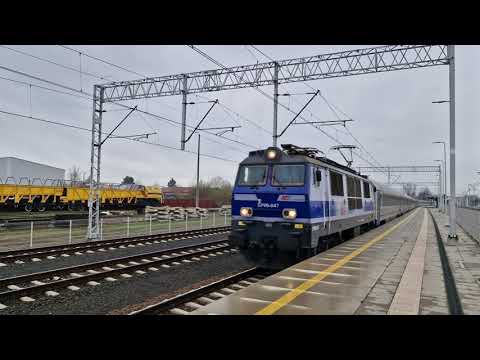 EP09-047 + IC PRZEMYŚLANIN ze Świnoujścia i Ustki, mija stację Rzeszów Zachodni 09.04.2022