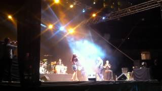 Vanesa Martín y José Manuel Soto- "Abrázame" y "Rienda suel