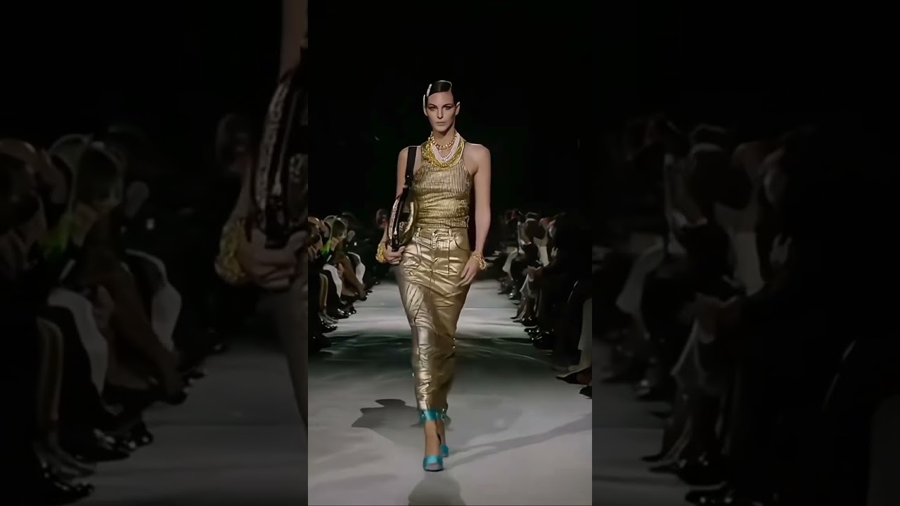 #vittoriaceretti best for Tom Ford🤎#runway #fashion #shortsviral #feed #foryou #supermodel #ytviral