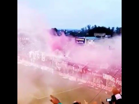 "San Martín 2 -  Mitre 0 Recibimiento hinchada" Barra: La Banda del Camion • Club: San Martín de Tucumán • País: Argentina