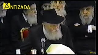 ניגון אבוא בגבורות בהתוועדות כ"ק הרבי מליובאוויטש - התמונה מוצגת ישירות מתוך אתר האינטרנט יוטיוב. זכויות היוצרים בתמונה שייכות ליוצרה. קישור קרדיט למקור התוכן נמצא בתוך דף הסרטון