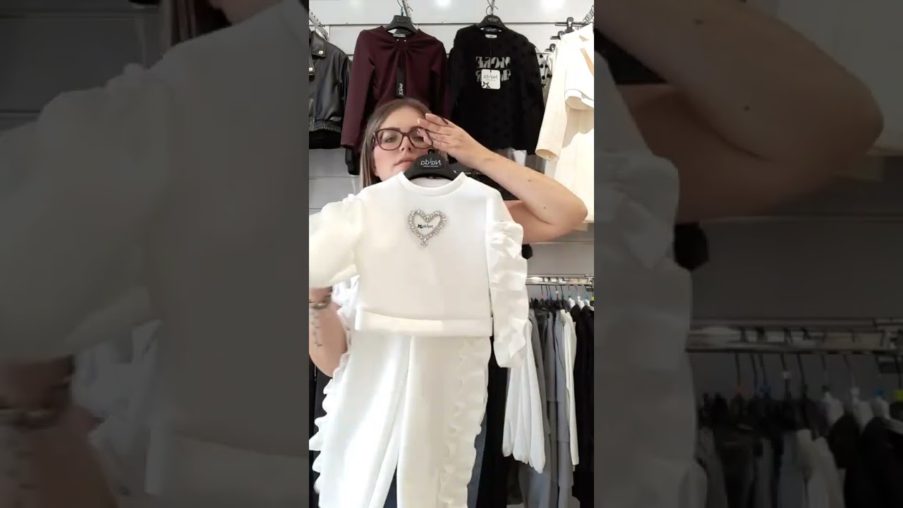 Coordinato in felpa Disponibile in negozio e nel nostro Shop online www.babyfashiongela.com #kids