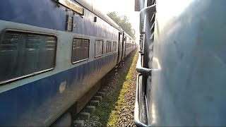 preview picture of video '19046 CPR-ST  Tapti Ganga Express Crossing 15716 ALL-KNE Garib Nawaj Express :Single Line Crossing'
