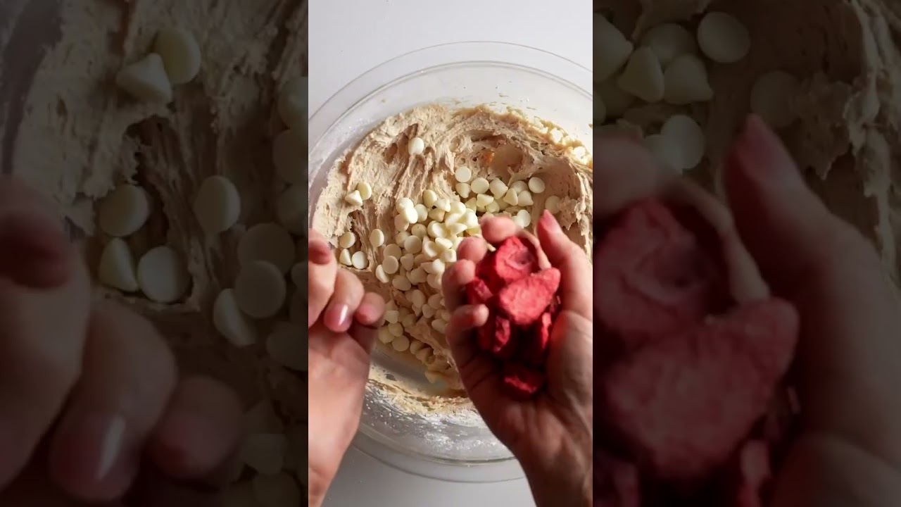 Strawberry White Chocolate Cookies