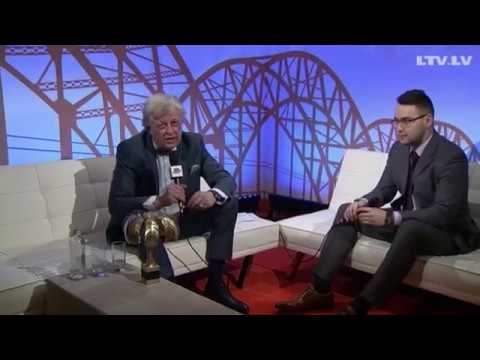 Edgars Caics saņem Zelta palmu no Anatolija Kreipāna