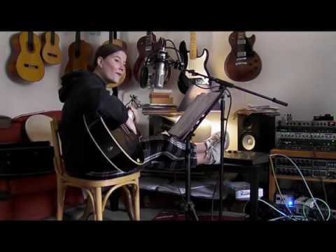 Léane - Guitare et chant - La grenade