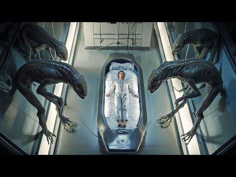 Crew Wakes Up To Find They Are Trapped on an Abandoned Spaceship with an Alien Creature Hunting Them