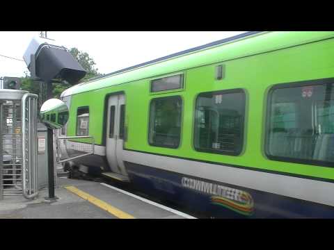 Irish Rail 29000 DMU 29002 departs Clonsilla