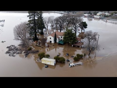 شاهد غرق عدد من البلدات في كاليفورنيا الأمريكية بسبب العواصف