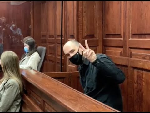 Jakub Żulczyk niewinny. Nazwanie Dudy „debilem” nie było przestępstwem, tylko krytyką [CAŁY WYROK]