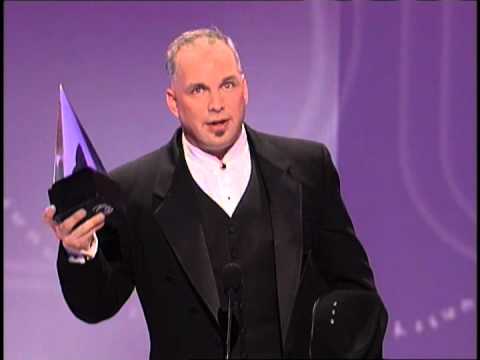Garth Brooks wins Favorite Country Album Award -  AMAs 1999