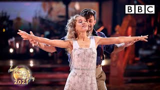 Rose Ayling-Ellis and Giovanni Pernice Foxtrot to Rose&#39;s Theme from Titanic ✨ BBC Strictly 2021