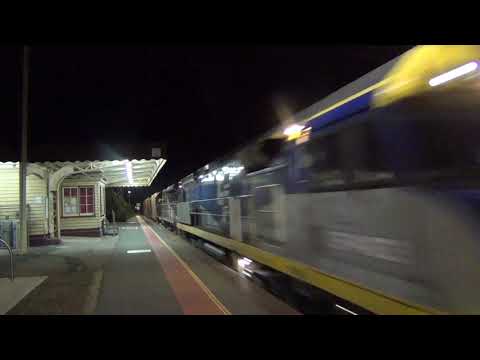 2MB9 CF 4403 & SCT 004 at Euroa Station 21 6 2021