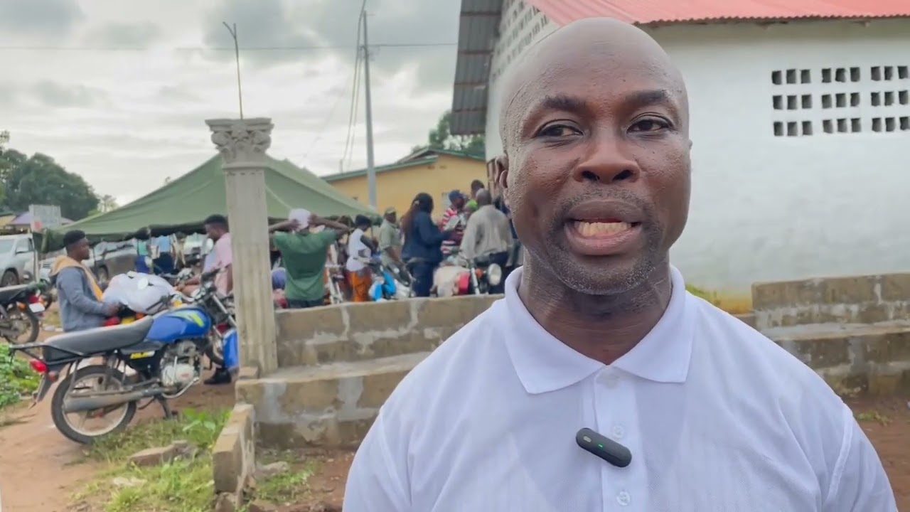 Minister of Agriculture and Food Security visit Onion Farmers in Lungi community Port Loko District.