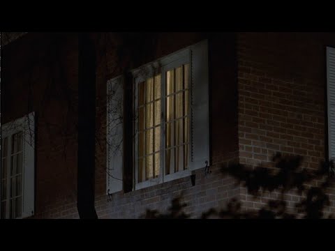 The Exorcist 1973 - Regan’s silhouette against the window scene / La silueta de Regan en la ventana