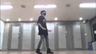 Jungkook&#39; manolo dance