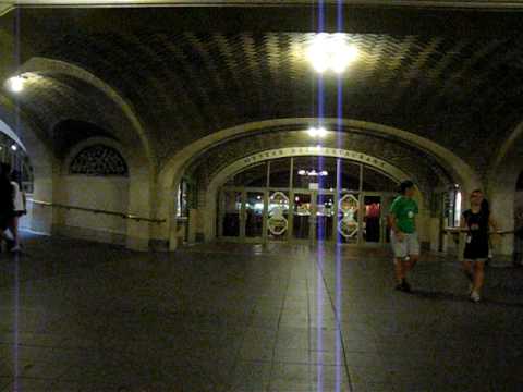 Grand Central Station NYC "Whispering Gallery" DEMONSTRATED - CRAZY!