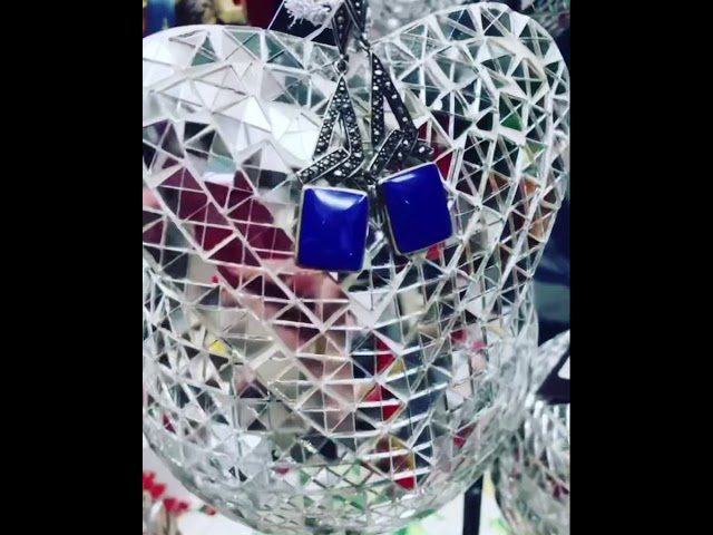 Vídeo relacionado con YOFDAL 4 Pares de Pendientes Retro en Forma de Caja, Pendientes Neón de los Años 80, Accesorios para Fiestas de Disfraces, Regalos para Mujeres