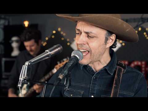 Stella Burns - Love & Thunder (Live on DECK)