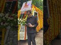 Veteran Actor Deepak Parashar Taking Selfie With Photo Of Late Dheeraj Kumar Dheerajkumar