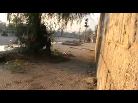 اشتباكات بين مقاتلي كتيبة صقور الجولان وقوات النظام في شارع الثلاثين في مخيم اليرموك في مدينة دمشق