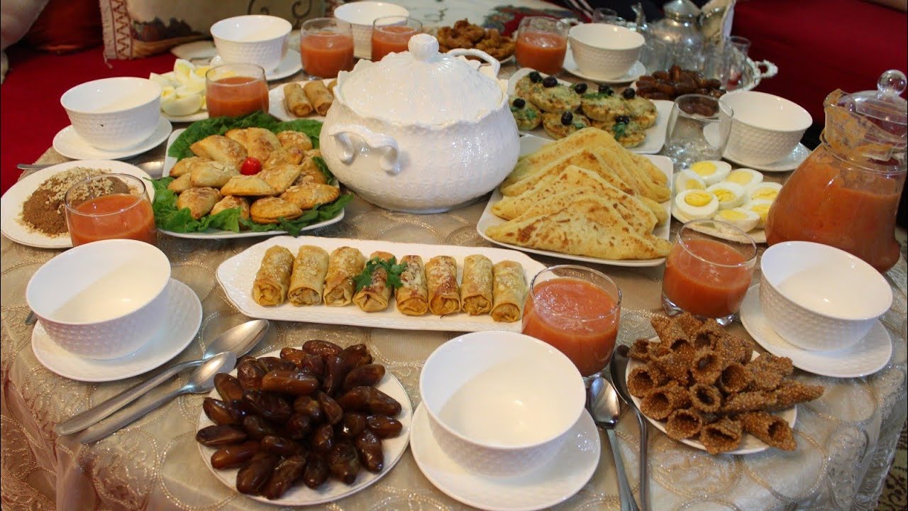 عراضة لمائدة الافطار اللي حضرت لضيوفي باطباق راقية ورائعة نالت اعجاب الجميع****