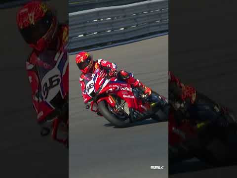 Dixon overtakes Manzi in Race 1 ⚔️ | 2026 #EstorilWorldSBK 🇵🇹