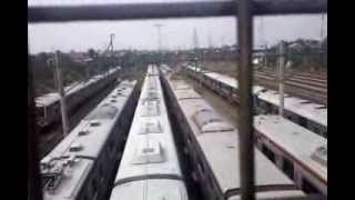 preview picture of video 'commuter line depo, depok , from the bridge'