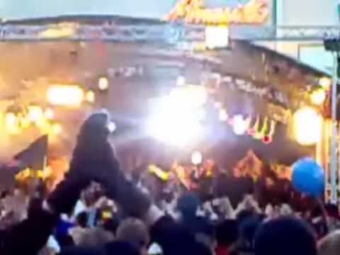 JYP 09 kävelykadulla