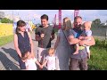 Państwo Szymon i Maria, Michał i Anna z dziećmi (parafianie) Państwo Szymon i Maria, Michał i Anna z dziećmi (parafianie)