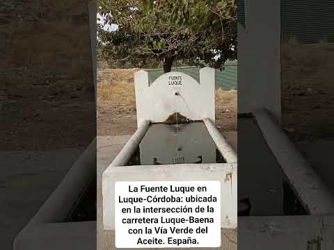 LA FUENTE LUQUE EN LUQUE-CÓRDOBA: UNA FUENTE ENCALADA Y CON UN CAÑO METÁLICO. España.