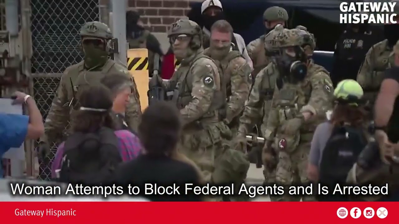 Woman Attempts to Block Federal Agents and Is Arrested (VIDEO)