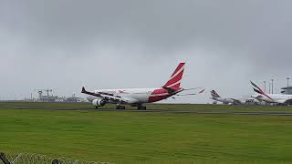 preview picture of video 'Air Mauritius Trochetia returns to home base after its scheduled flight at Delhi Airport'