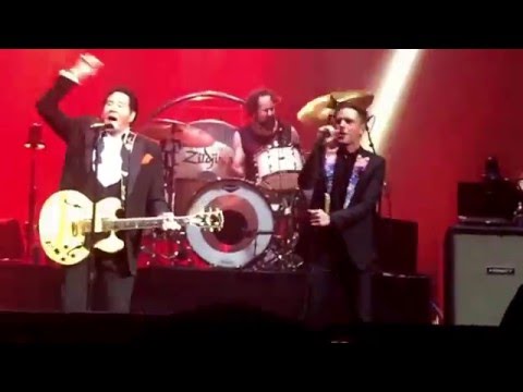 The Killers and Wayne Newton - Johnny B. Goode - 4/6/16