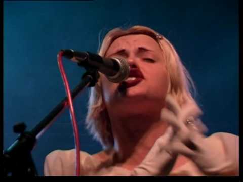 Mile I Putnici feat.  Ivanka Mazurkijević - Dolje Je Bolje (Official Video)