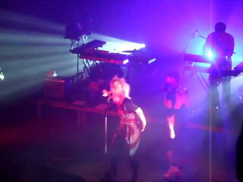 Röyksopp ft Anneli Drecker - The Girl And The Robot