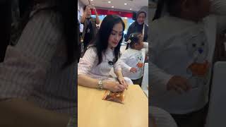Download lagu Anak Kecil juga ngefans sama Mama Iis Dahlia mp3