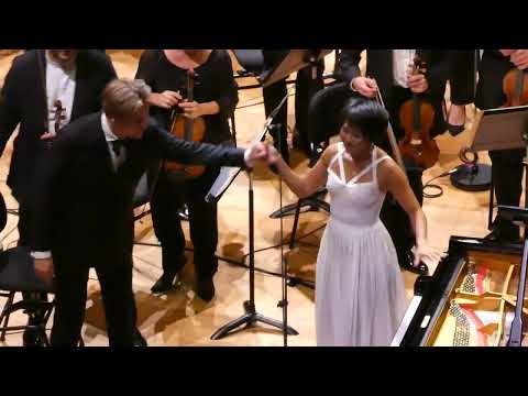 Yuja Wang "Yuja given a standing ovation by the audience" Paris 2023