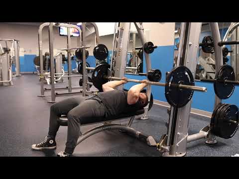 JM Press on Smith Machine | PhysiqueDevelopment.com