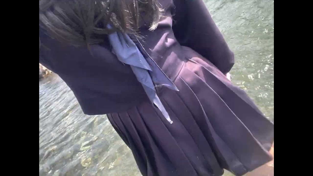 【濡れフェチ】久しぶりの川遊び！セーラー服びしょ濡れ！！