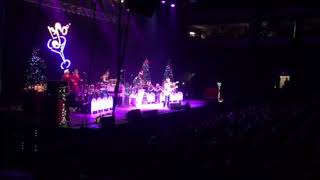 Brian Setzer plays Here Comes Santa Claus in Dallas December 2017