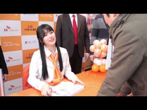 130222 Suzy (miss A) Samsung Galaxy Pop Fansign