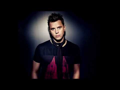 Christian Burns - Everybody Wants To Rule The World