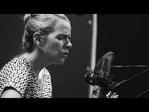 Aoife O'Donovan - "Magic Hour" [Solo Acoustic]