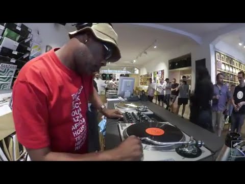 Na Manteiga 110 - Jamie 326 @ Rush Hour Store